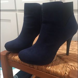 NAVY BOOTIE TALIA SODI. New in box